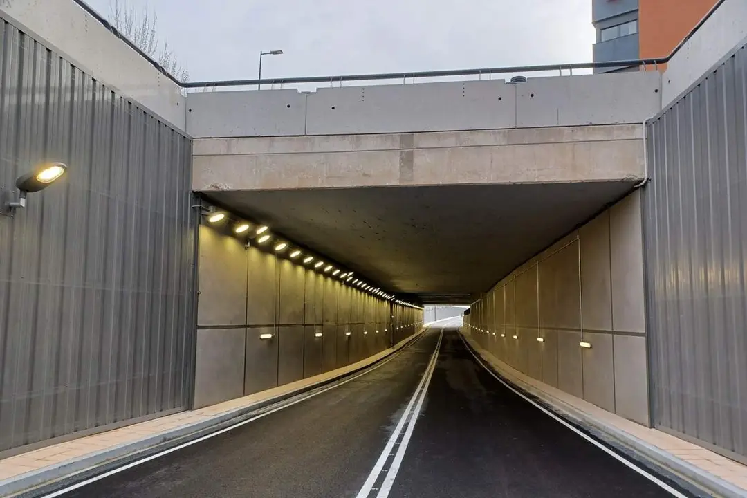 Paso inferior tunel de Andromeda Valladolid barrio Los Santos-Pilarica ciudad