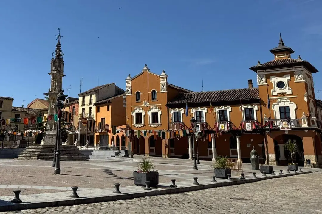 Plaza del Rollo Ayuntamiento Villalon de Campos provincia Valladolid