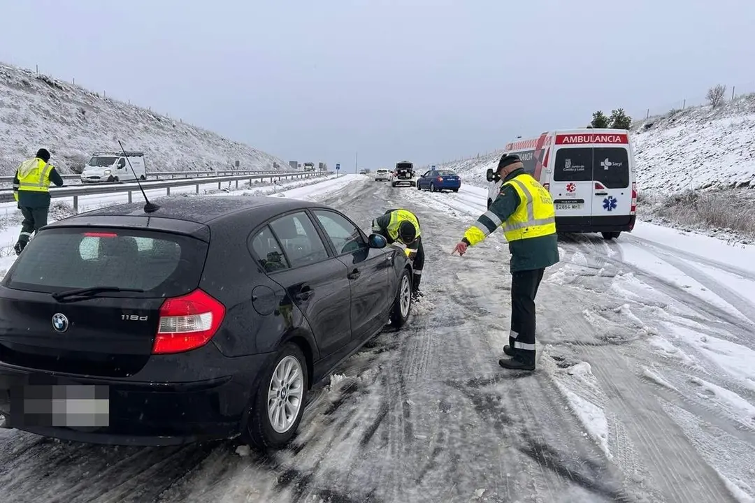 Vehiculos atrapados autovia provincia Valladolid consecuencias  borrasca Kristin intervencion