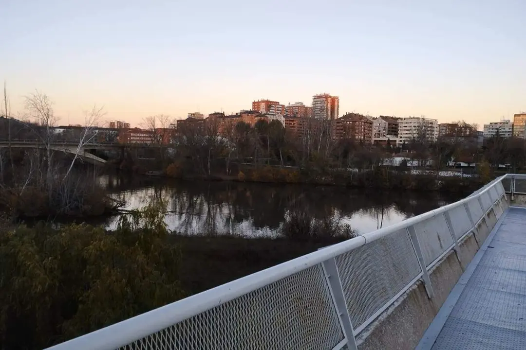 Pasarela peatonal rio Pisuerga zona Museo de la Ciencia Valladolid