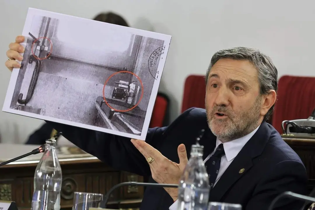 Portavoz del PSOE Diputacion Valladolid Francisco Ferreira Pleno imagen cerrojo camion Bomberos