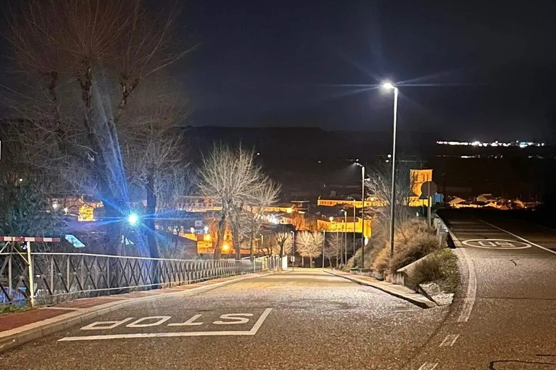 Renovacion alumbrado publico Portillo luminarias LED eficiencia energetica