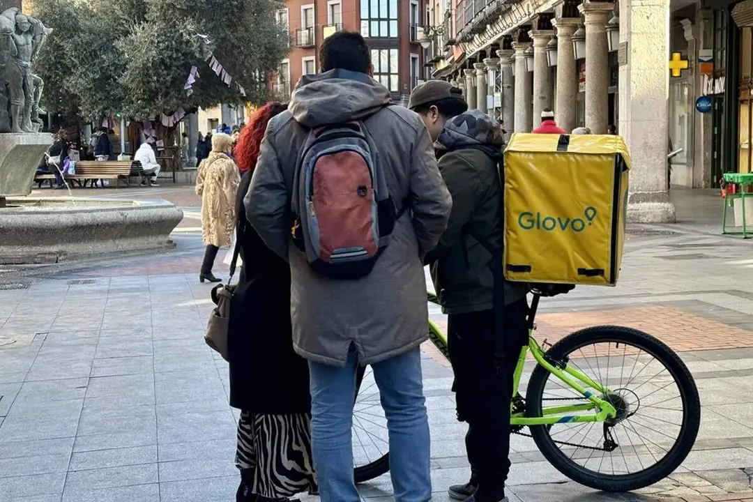 Riders repartidor Glovo empleo trabajo zona Fuente Dorada centro Valladolid