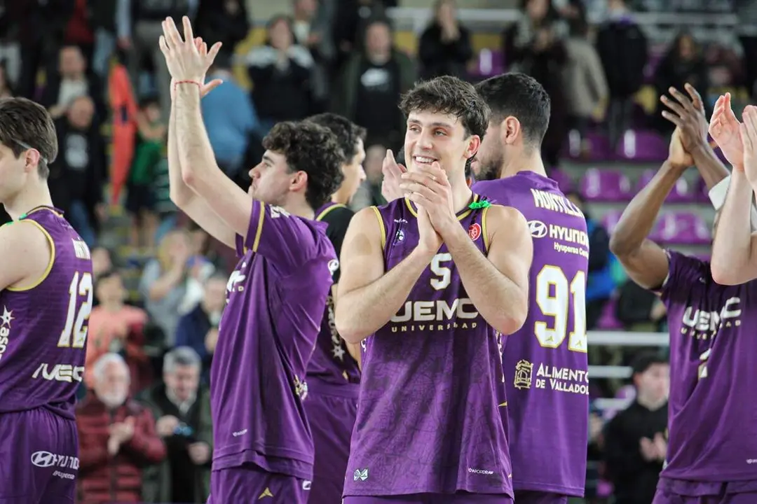 Baloncesto Valladolid vs CB Starlabs Moron celebracion decimotercera victoria temporada
