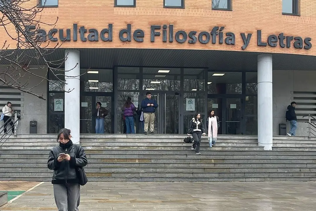 Facultad Filosofia y Letras Universidad de Valladolid alumnos estudios de Grado