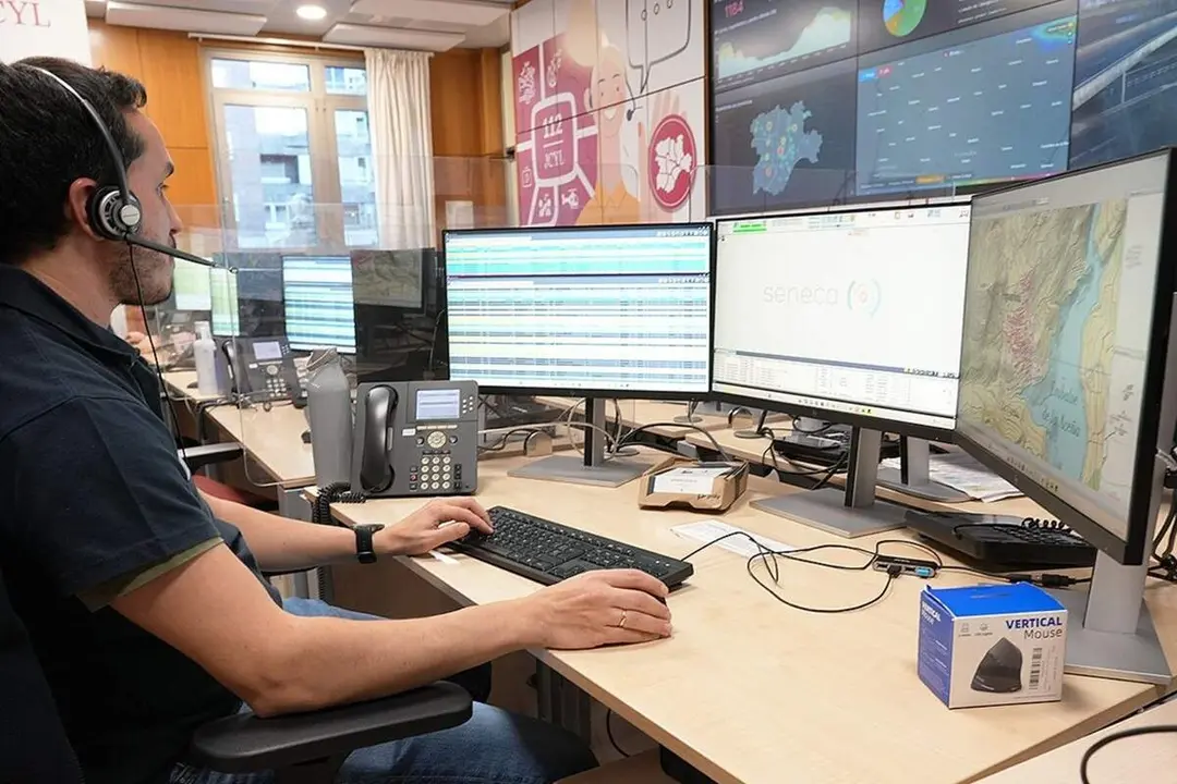 Centro de Emergencias 112 Castilla y Leon trabajador sala operaciones