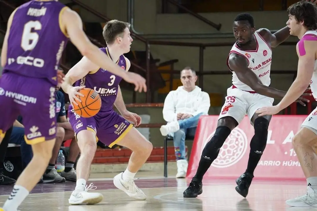 Derrota Cultural Leonesa vs Baloncesto Valladolid Isaac Haney jugador