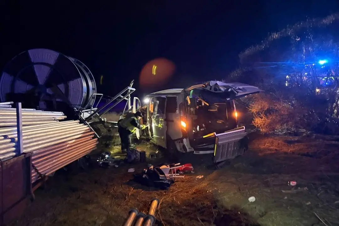 Accidente trafico Ataquines A-6 colision turismo y furgoneta tres heridos