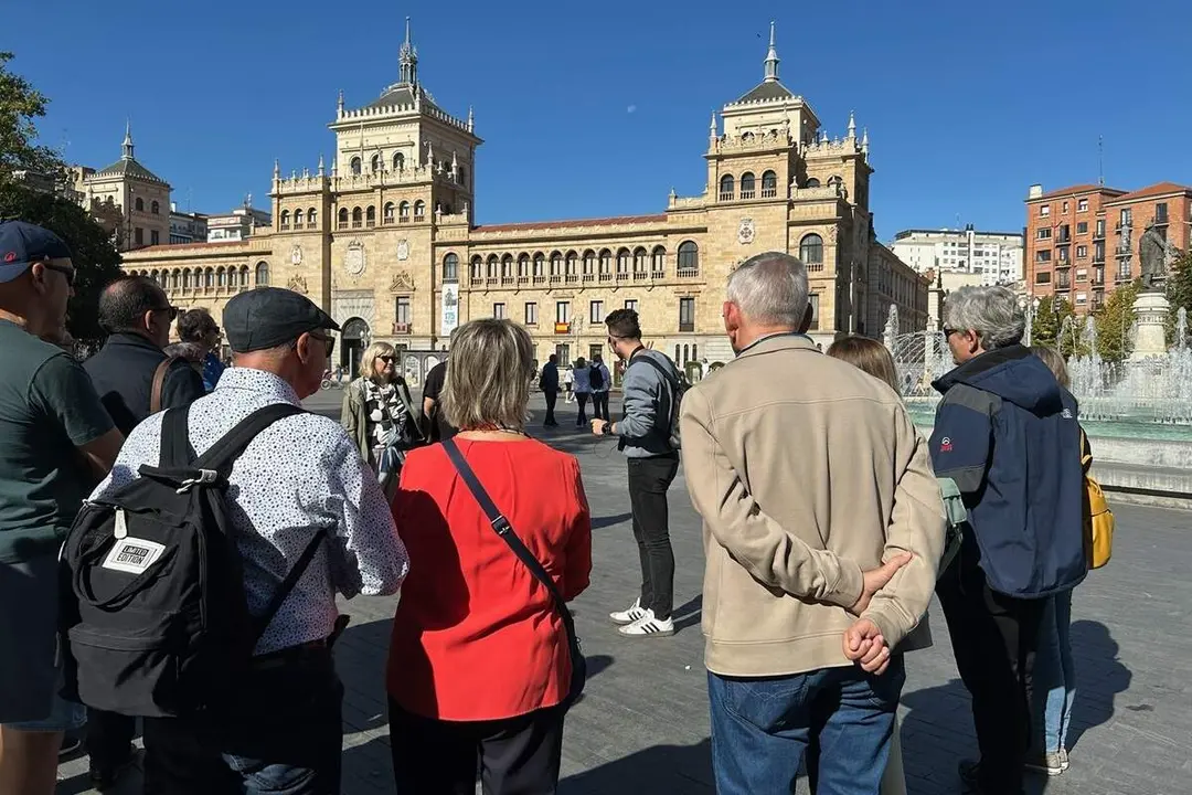 Turistas y visitantes Plaza Zorrilla Valladolid visitas guiadas Ayuntamiento