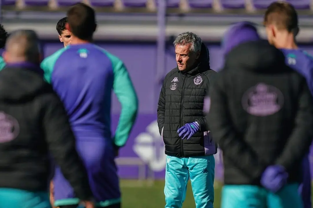 Fran Escriba y jugadores Real Valladolid previa debut nuevo entrenador