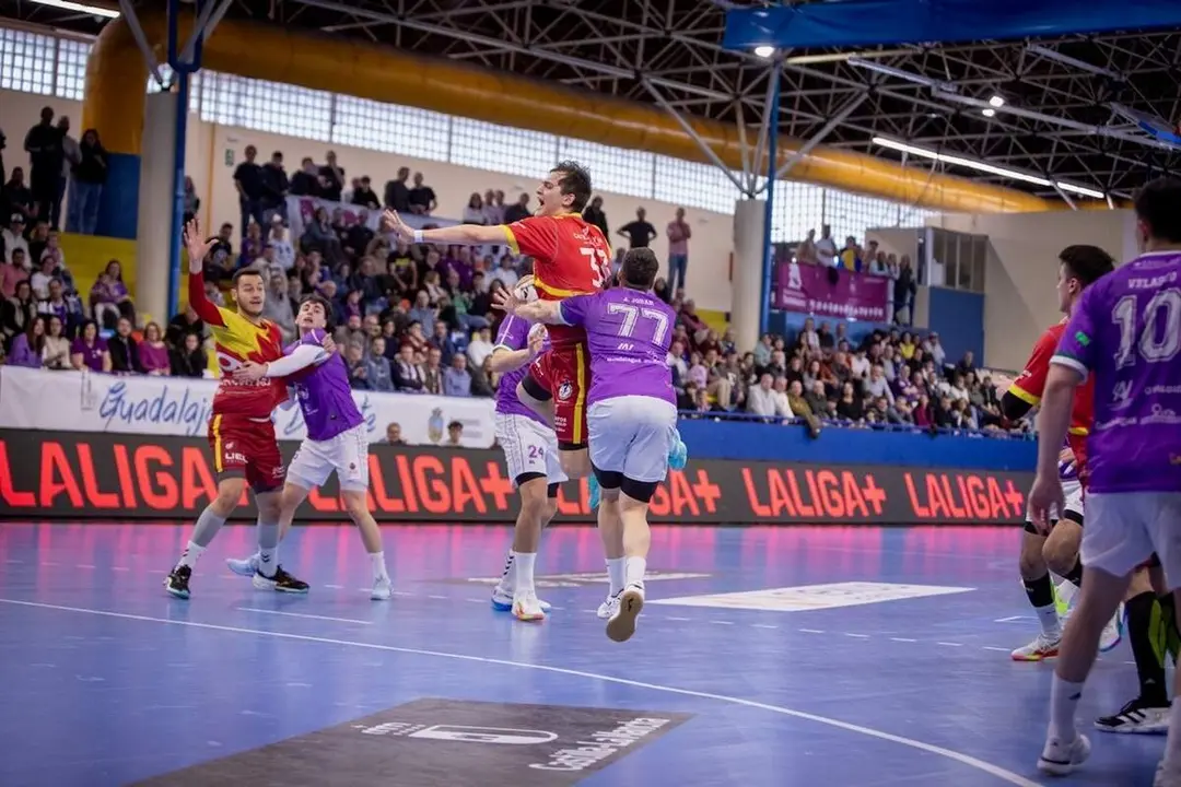 Derrota cronica Guadalajara vs Balonmano Atletico Valladolid jugador Pablo Herrero