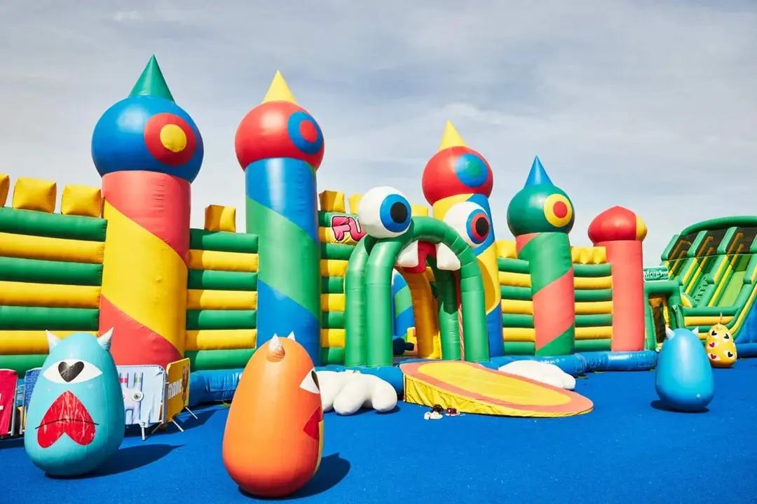 Gran parque hinchable Funbox ocio familiar y juvenil Valladolid