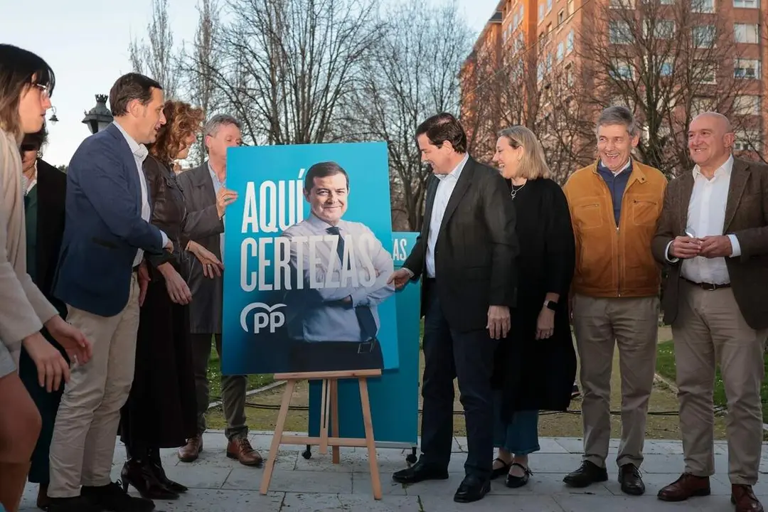 Pegada primer cartel acto PP Valladolid Alfonso Fernandez Manueco elecciones 15M
