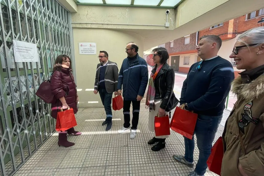 Visita candidatura PSOE Valladolid 15M centro de dia Tudela de Duero