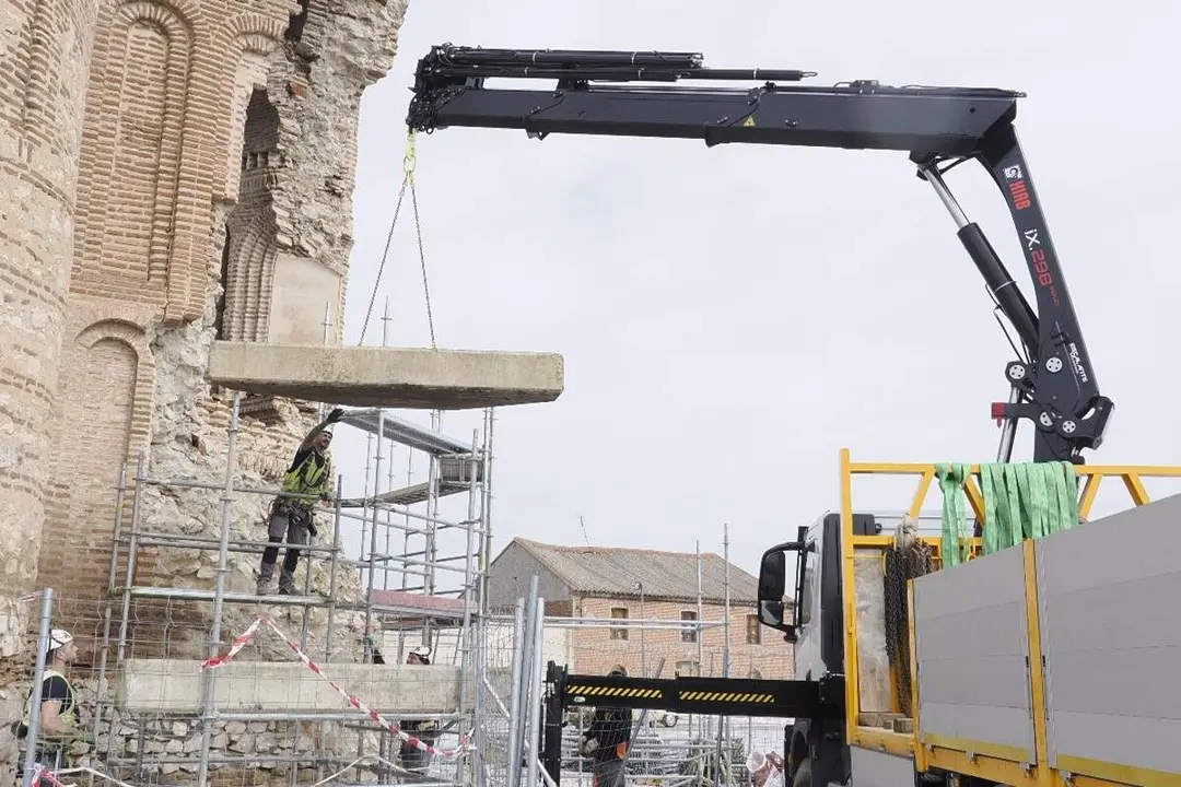Reconstruccion abside derrumbe Iglesia Muriel solucion temporal oquedad fachada obras