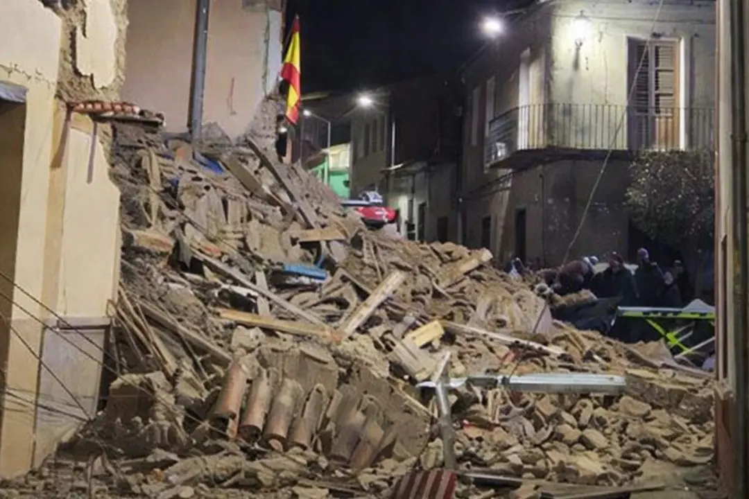 Consecuencias derrumbe edificio Siete Iglesias de Trabancos escombros victimas sucesos