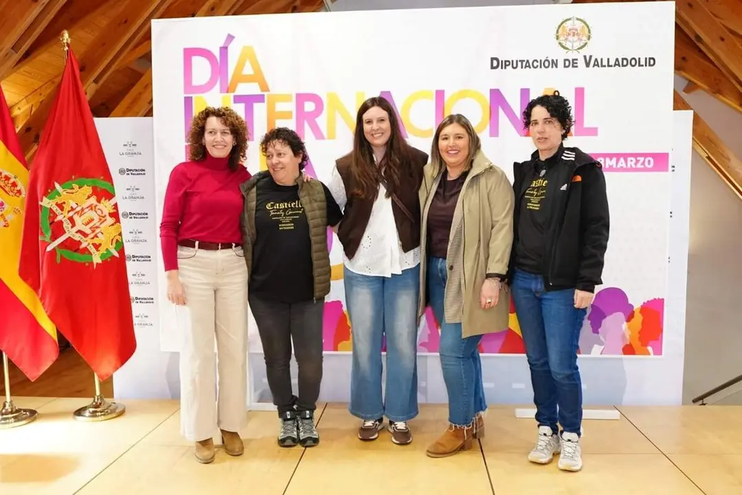 Mujeres participantes acto 8-M Diputacion Valladolid jornada agricultura y campo