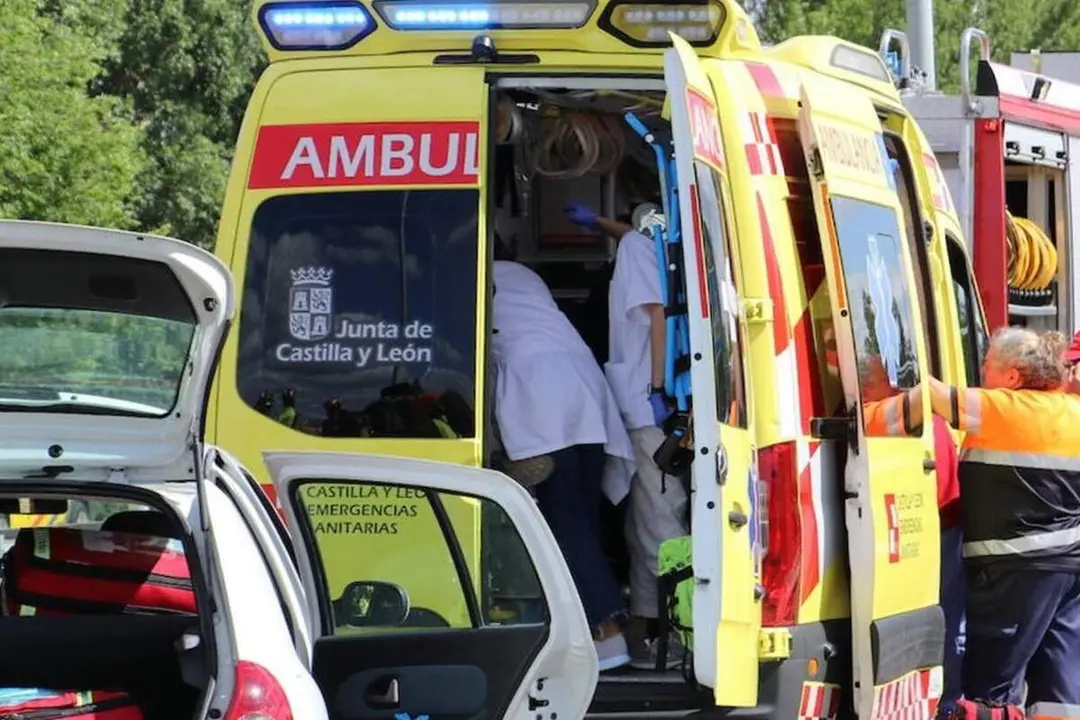 Ambulancia soporte vital basico intervencion sanitarios accidente trafico Valladolid