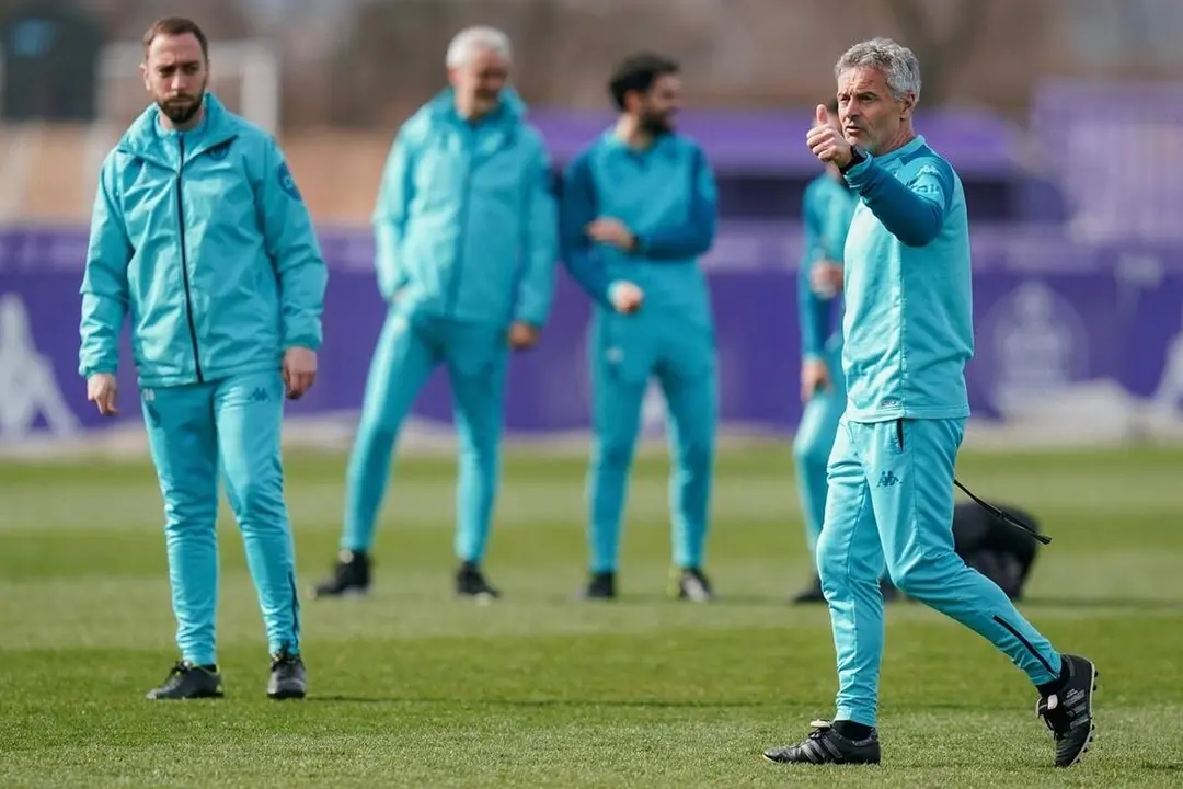 Fran Escriba entrenador Real Valladolid sesion previa partido Liga