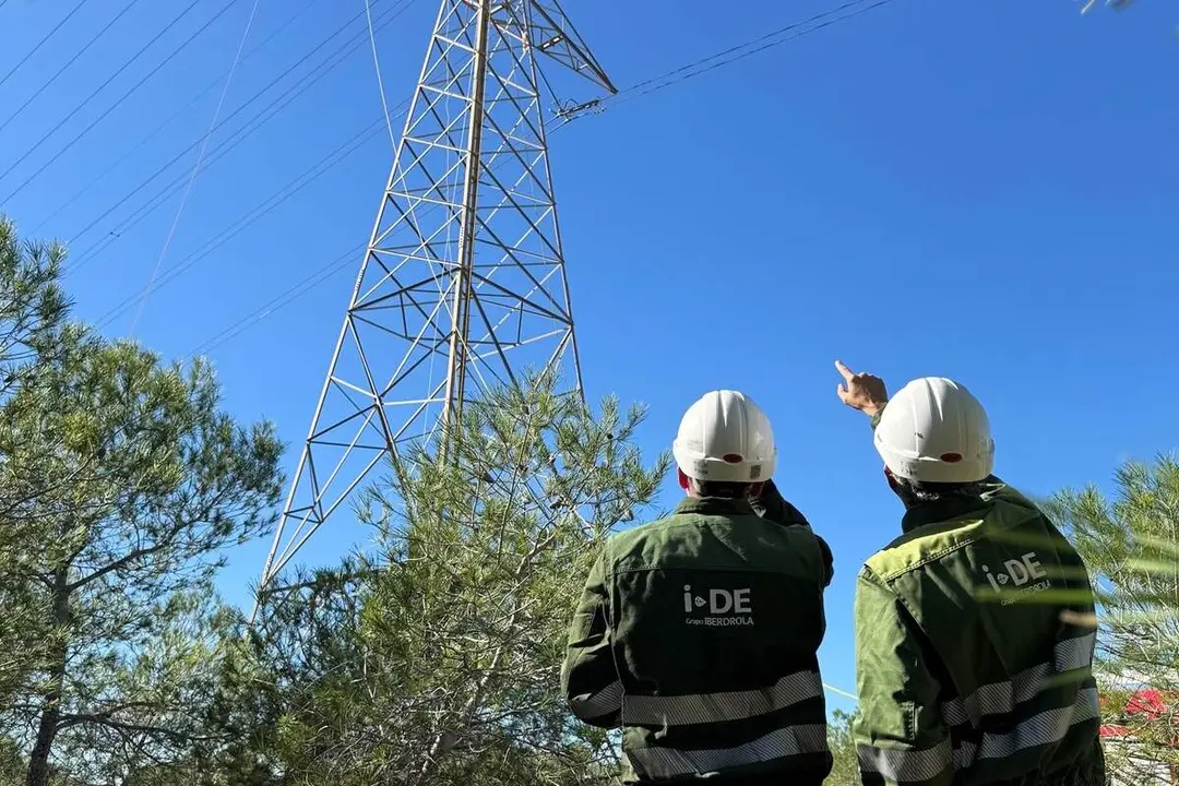 Linea electrica suministro i-DE distribuidora Iberdrola