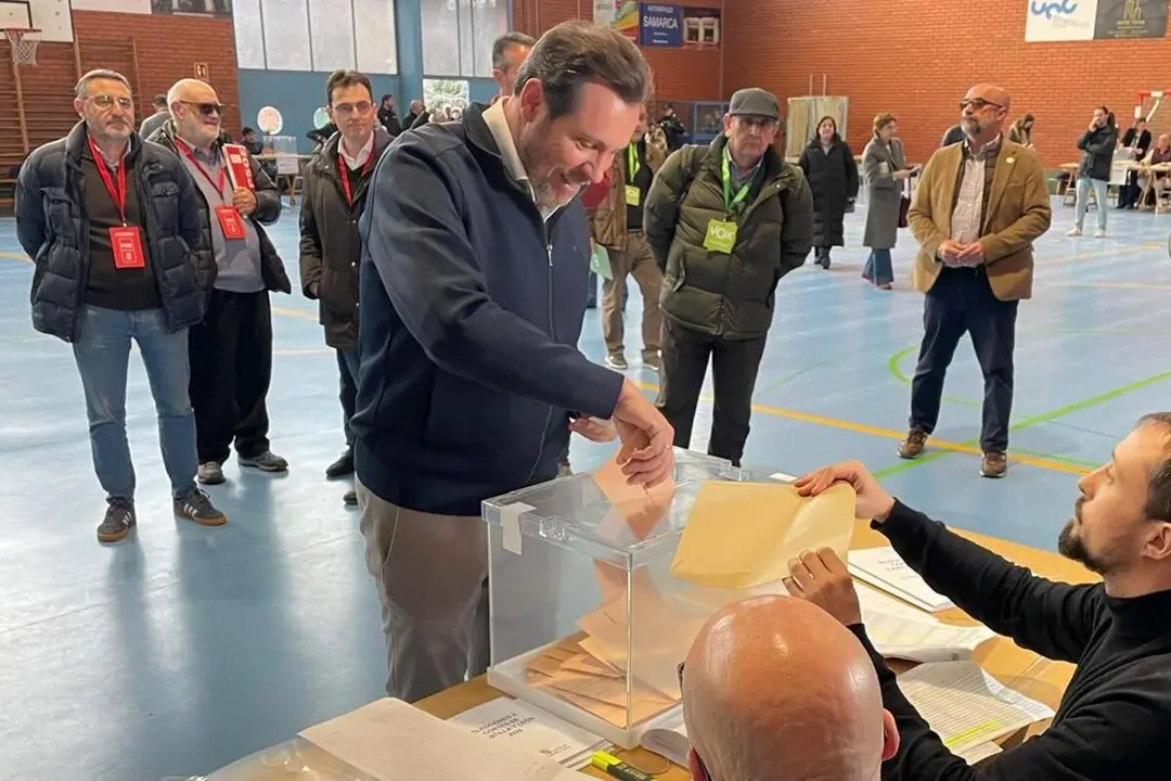 Votacion Oscar Puente elecciones 15-M Castilla y Leon polemica interventor Vox gritos dimision