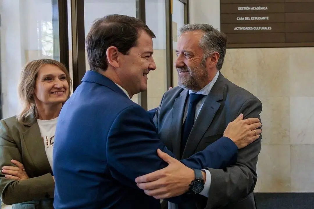 Alfonso Fernandez Manueco y Carlos Pollan acto Castilla y Leon pasada legislatura