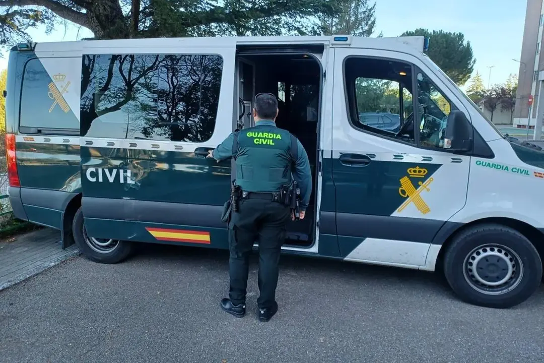 Furgon Guardia Civil detenciones agente suceso provincia Valladolid