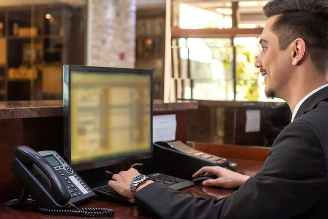 Recepcionista hotel empleo trabajador Valladolid ofertas laborales