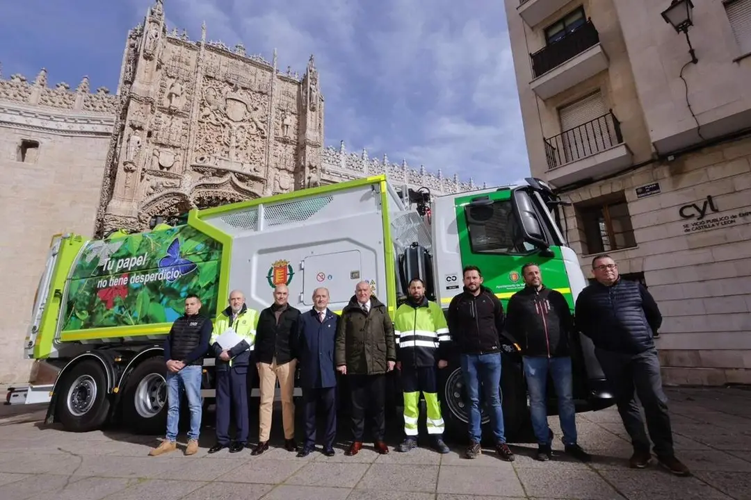 Presentacion nuevo camion papel y carton Servicio Municipal Limpieza Ayuntamiento Valladolid