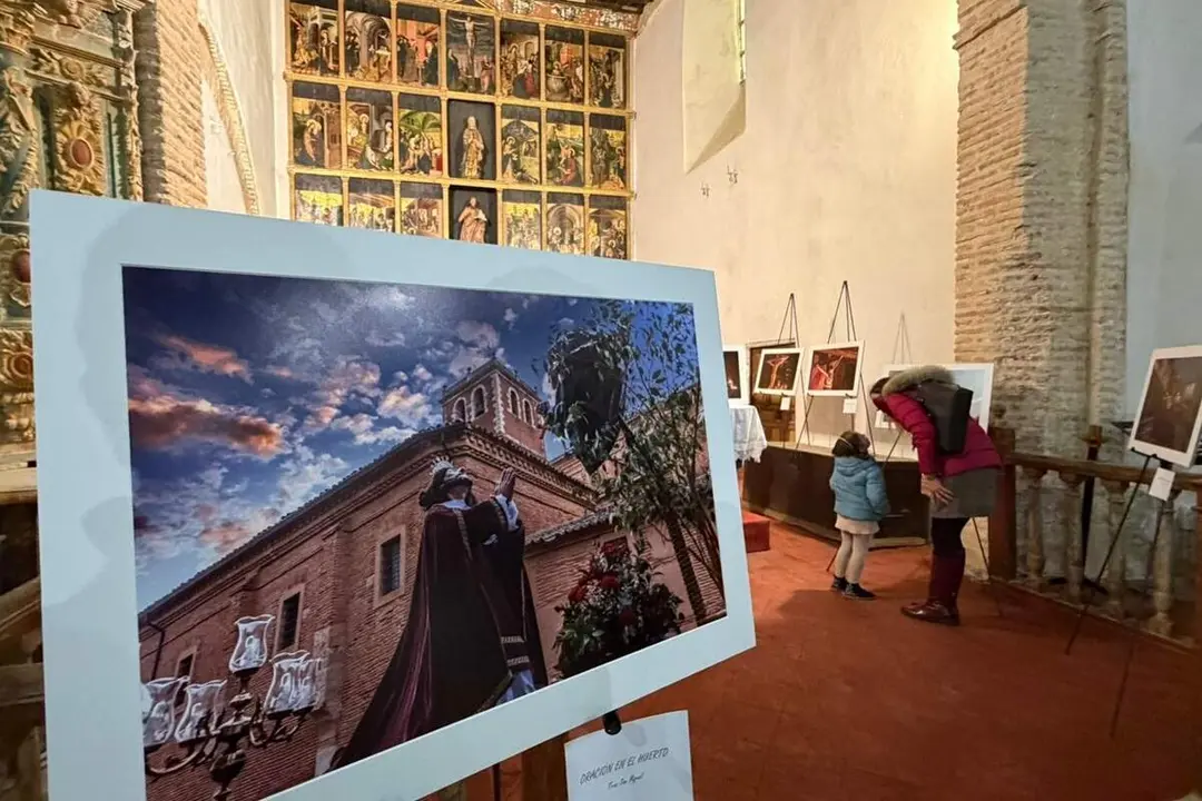 Inauguracion exposicion fotografica Fernando Caballo Semana Santa Villalon de Campos