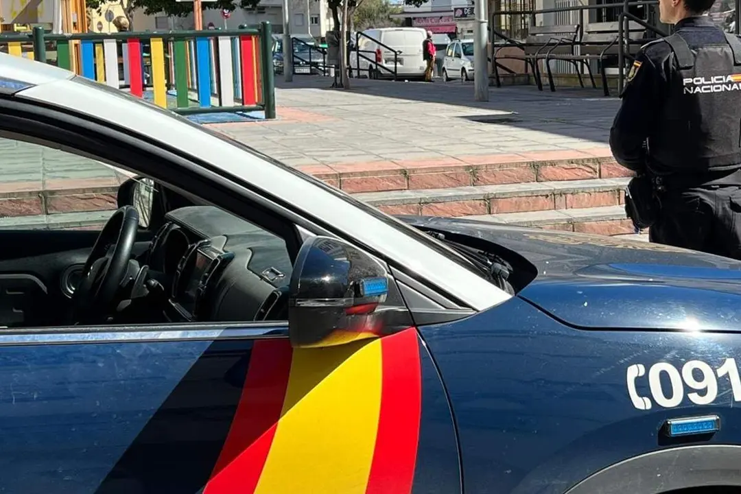 Coche Policia Nacional y agente intervencion Valladolid sucesos parque
