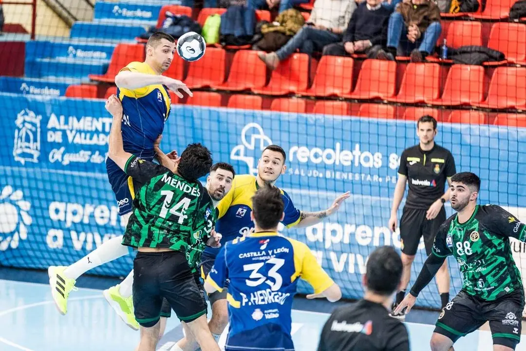 Atletico Valladolid vs Balonmano Cuenca partido victoria 33-25 Huerta del Rey cronica