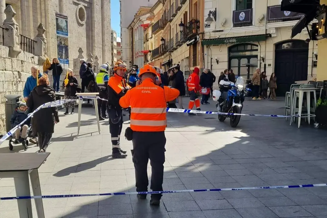 Caida ventana calle Arribas La Catedral Domingo Ramos Proteccion Civil Valladolid