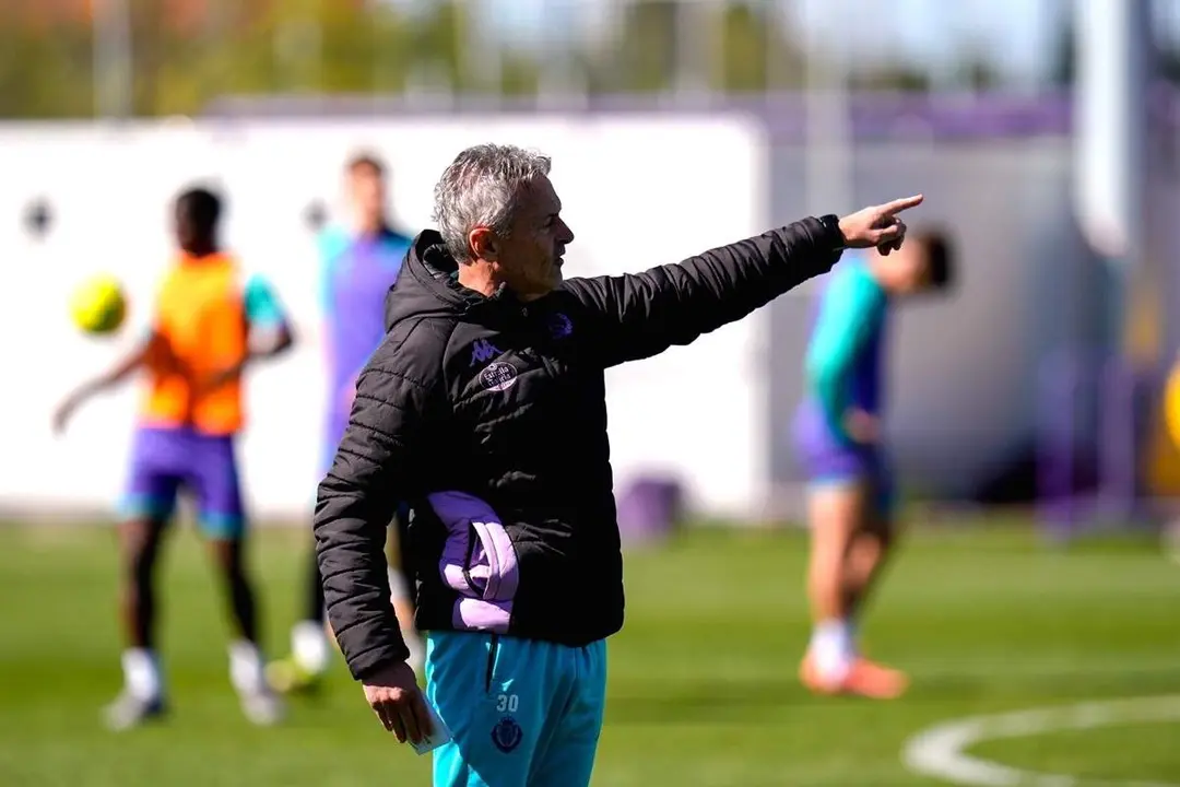 Fran Escriba entrenador Real Valladolid Los Anexos previa partido Segunda Division
