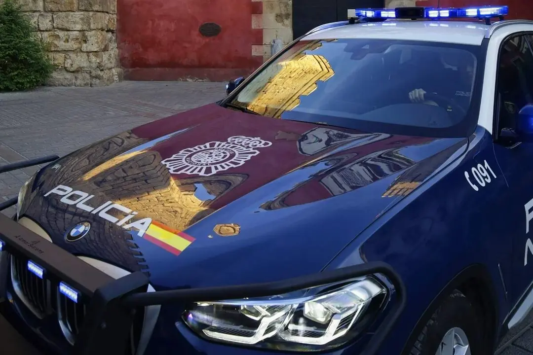 Policia Nacional de Valladolid coche patrulla y agente conductor sucesos barrios