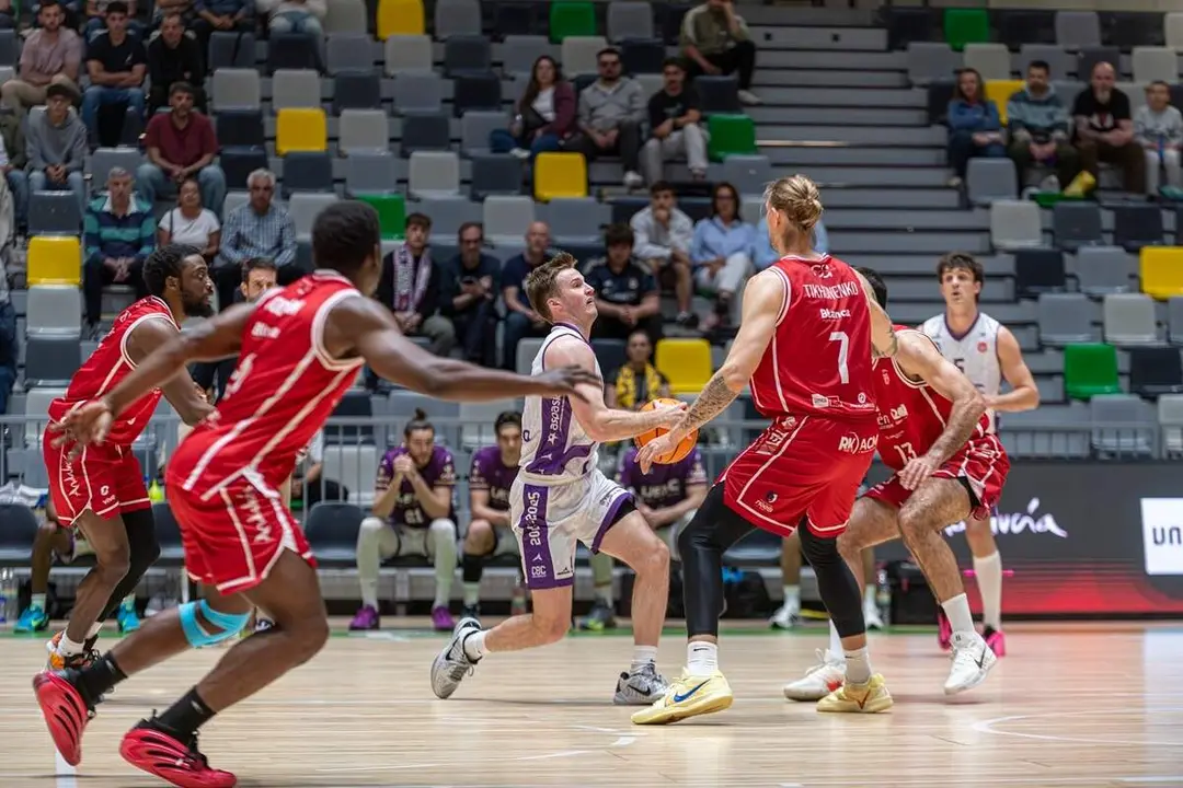Partido Jaen Paraiso Interior vs Baloncesto Ciudad de Valladolid victoria lideres Conferencia