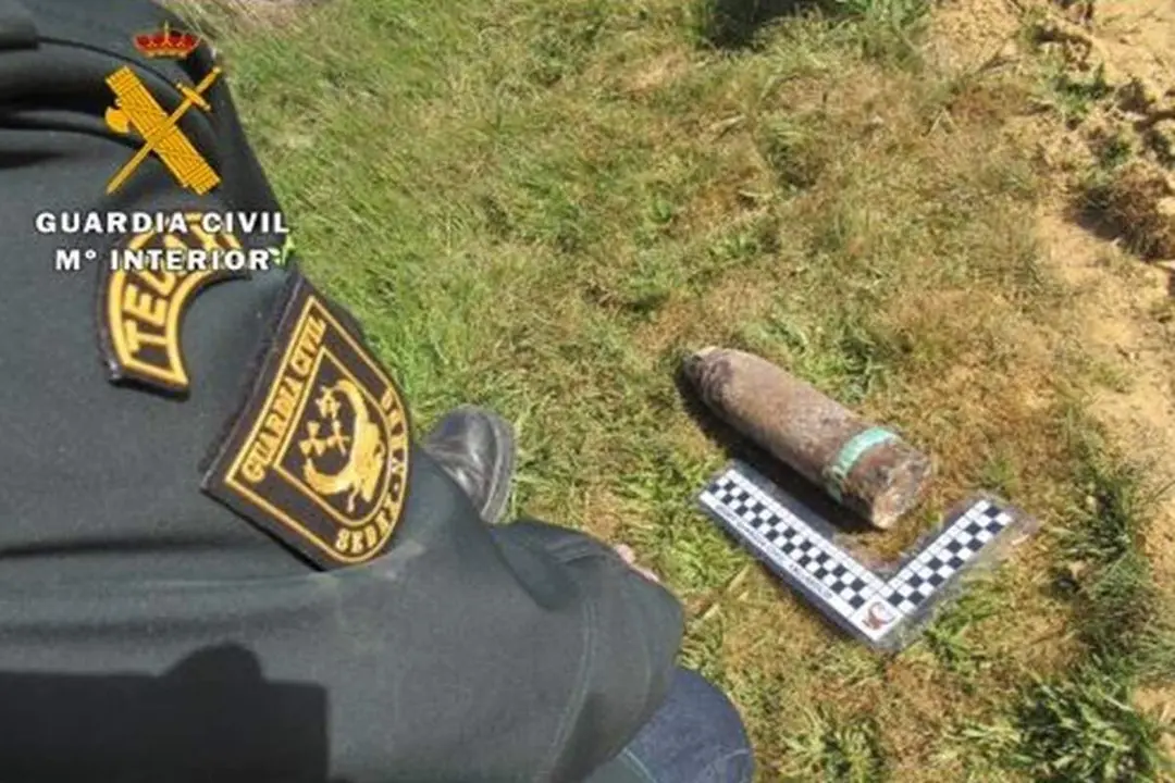 Proyectil guerra Villalon de Campos Guardia Civil bodega