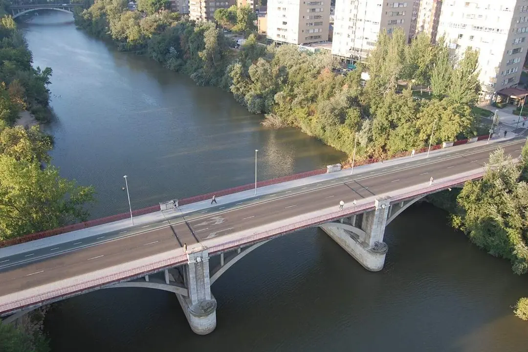 Puente Poniente rio Pisuerga vista aerea zonas riberas ciudad Valladolid