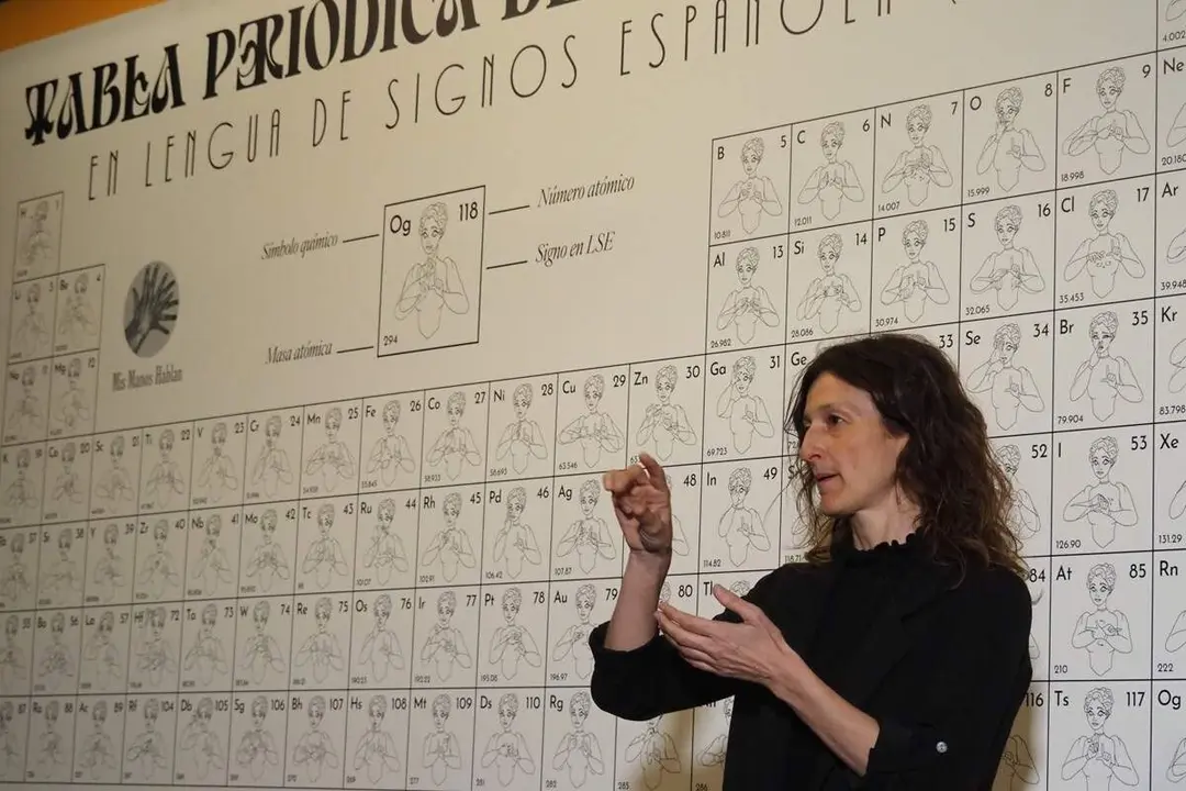 Presentacion Primera Tabla Periodica traducida lenguaje signos Museo de la Ciencia Valladolid