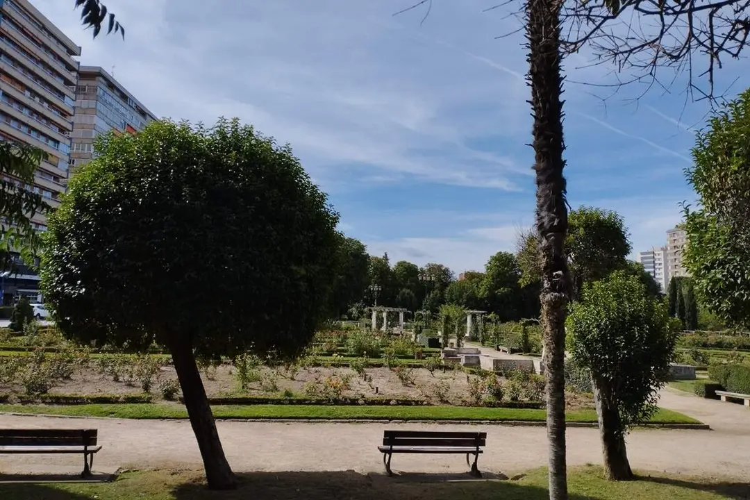 Jardin La Rosaleda zona Moreras y Poniente Valladolid ciudad tiempo