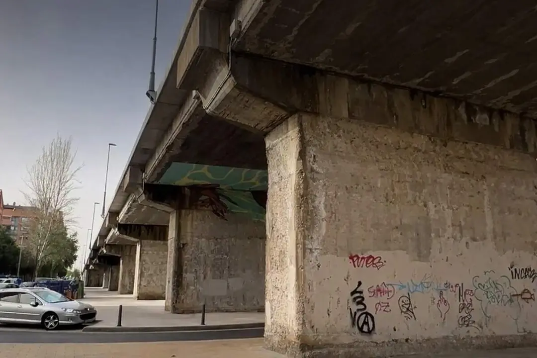 Viaducto Arco de Ladrillo zona inferior trafico Valladolid