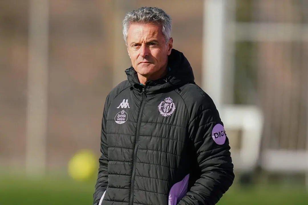 Entrenador Real Valladolid Fran Escriba sesion entrenamiento previa Los Anexos