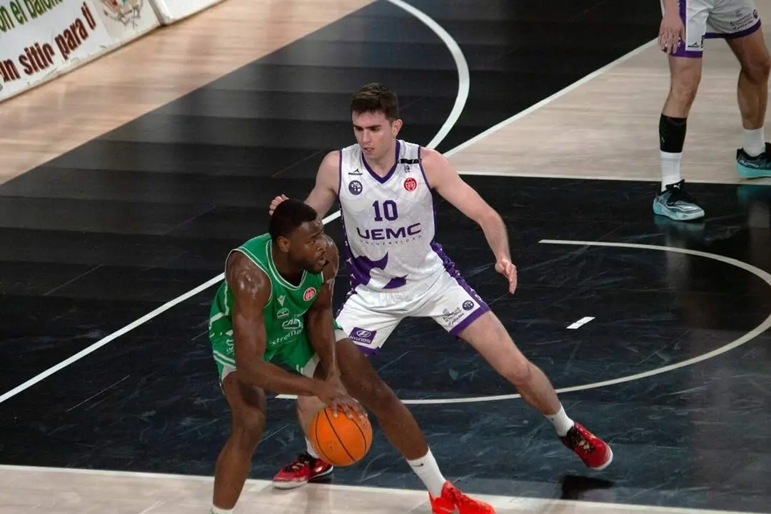 Derrota Caceres vs Baloncesto Valladolid penultima jornada Segunda Feb Inaki Ordonez