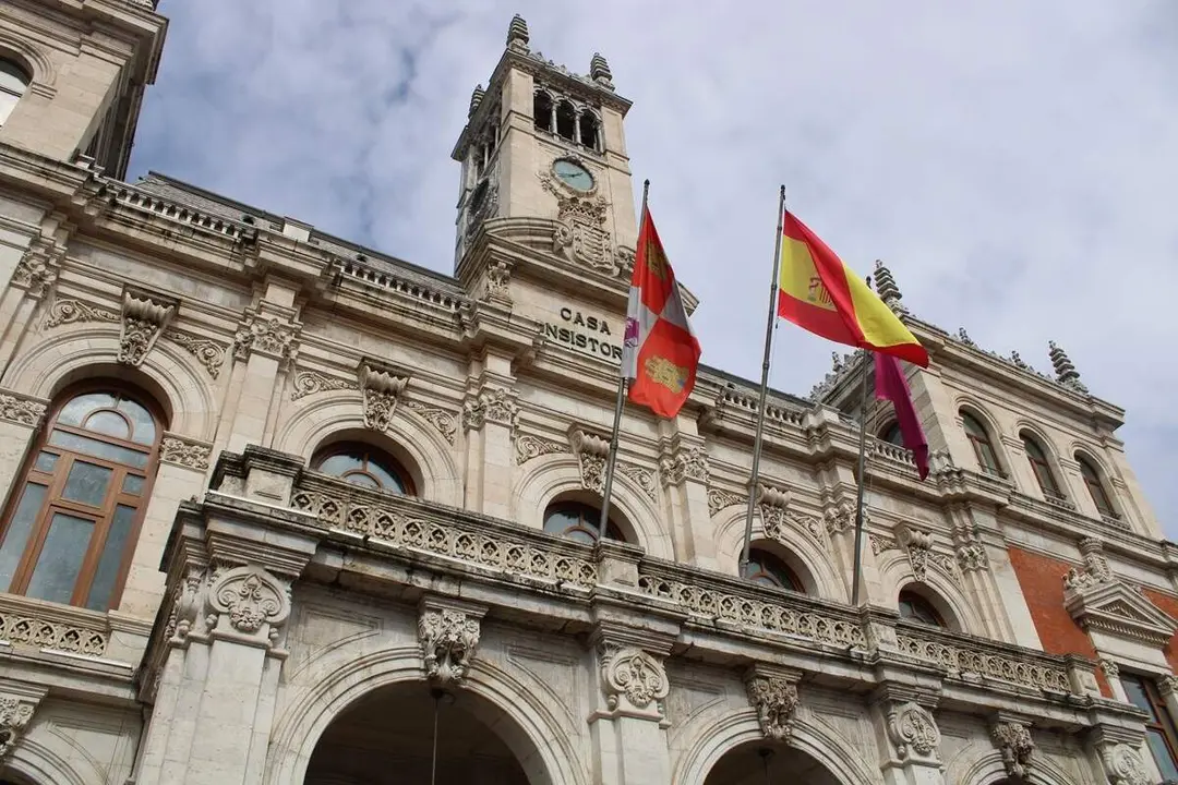 Casa Consistorial fachada banderas Ayuntamiento de Valladolid