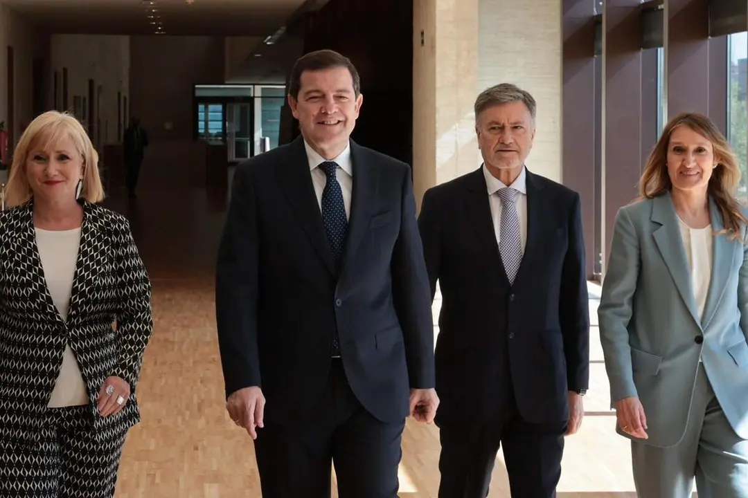 Francisco Vazquez nuevo presidente Cortes Castilla y Leon junto a Alfonso Fernandez Manueco