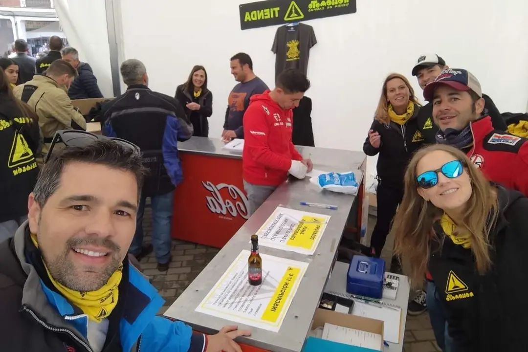 Miembros asociacion Rollomoto Villalon de Campos concentracion Los Pichones