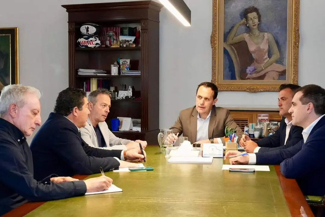 Reunion Conrado Iscar y alcaldes Portillo Aldeamayor Viana Diputacion Valladolid