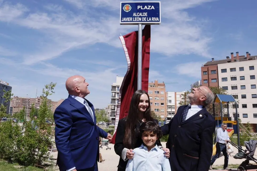 Inauguracion Plaza Alcalde Javier Leon de la Riva Ciudad de la Comunicacion Ayuntamiento