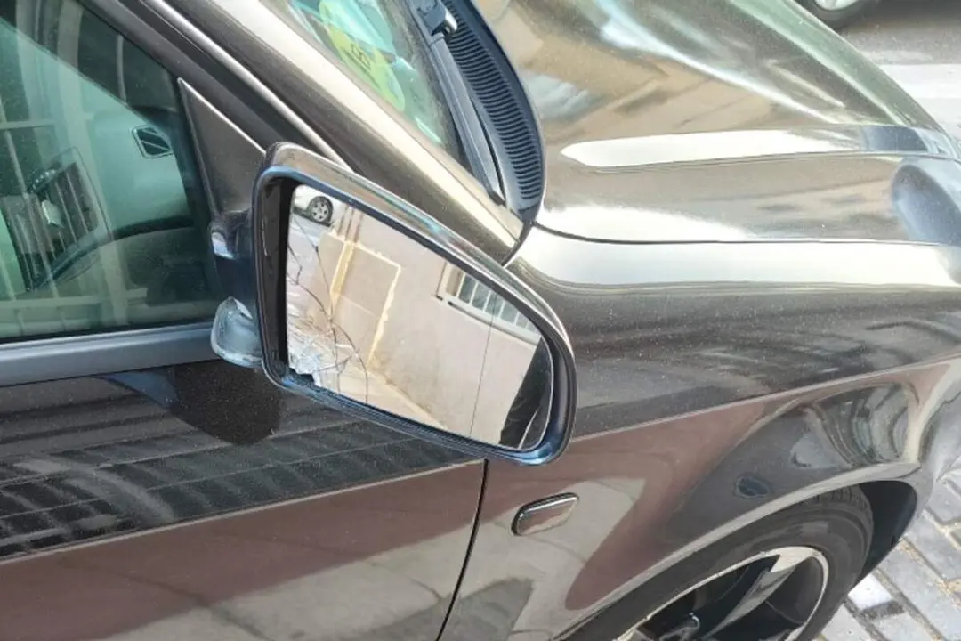 Retrovisores rotos vehiculos estacionados acto vandalico Las Delicias sucesos Valladolid