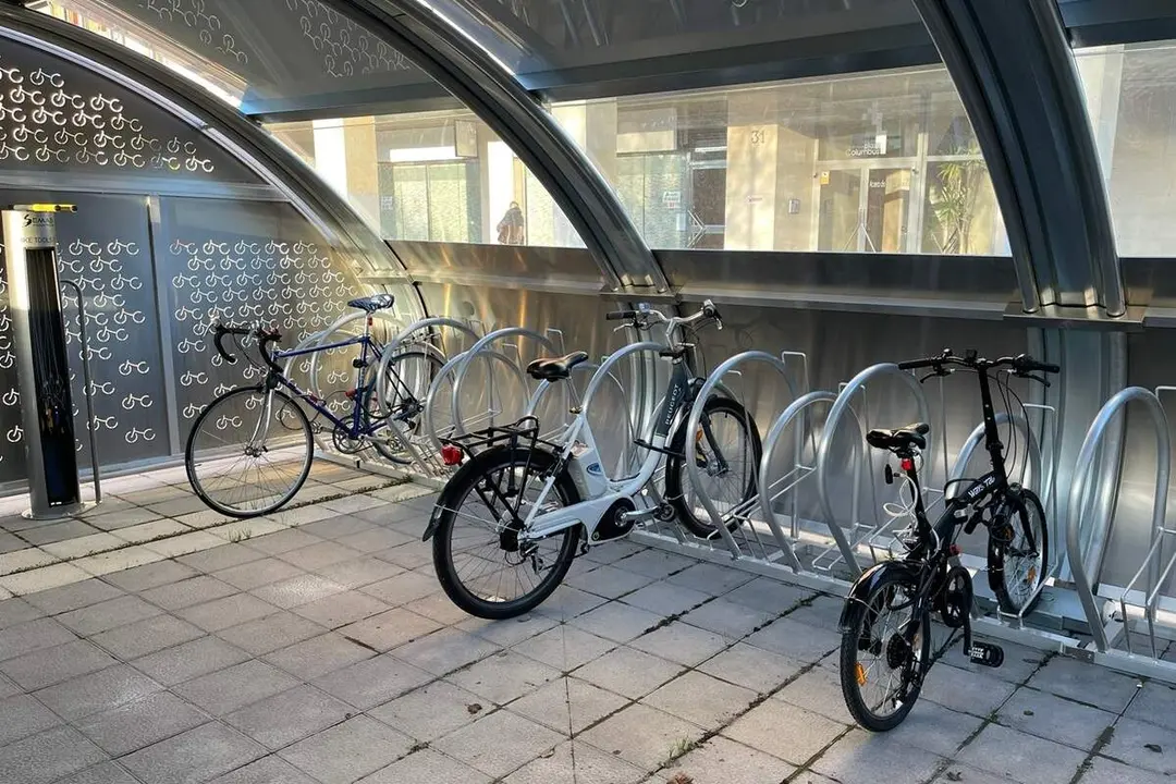 Interior Parkibici Valladolid estacionamiento bicicletas movilidad